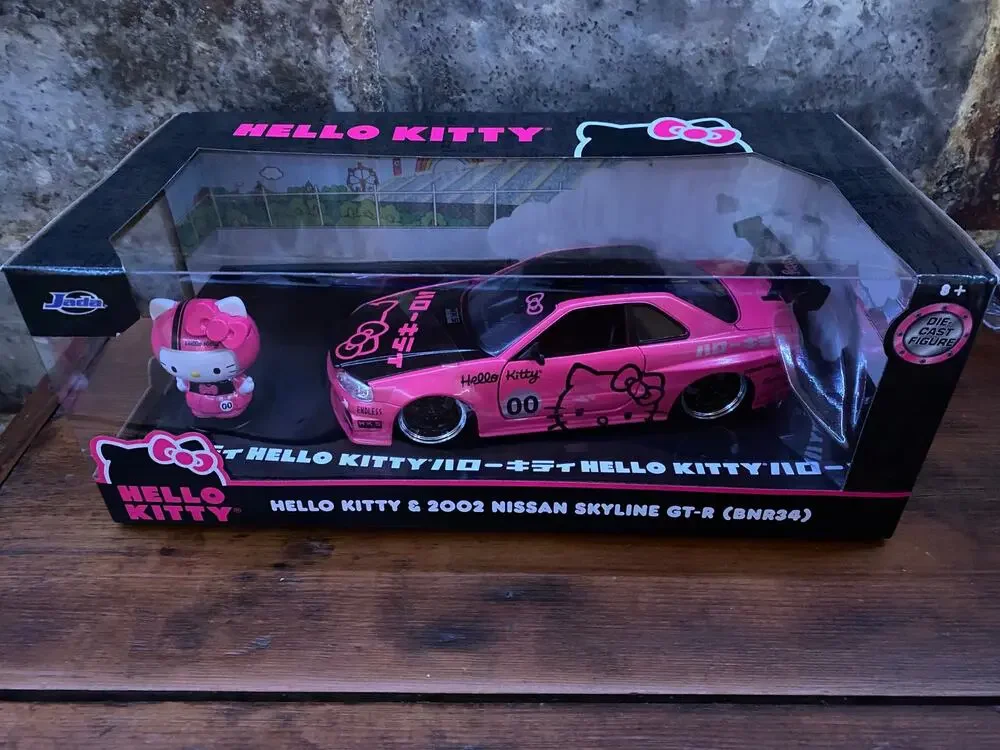 Jada Hello Kitty 2002 Hello Kitty Nissan Skyline GT-R 1/24 scale